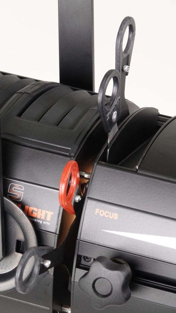 Profile LED 100W, zoom 35°-50°, RGBW, white 2700-8000K, DMX