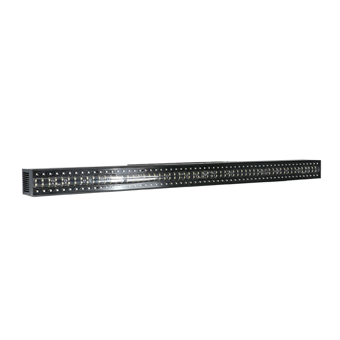 B BLAST; barre stroboscopique à 120 LED blanche froide de 3 W et 120 LED RVB de 0.3 W avec pixelmapping