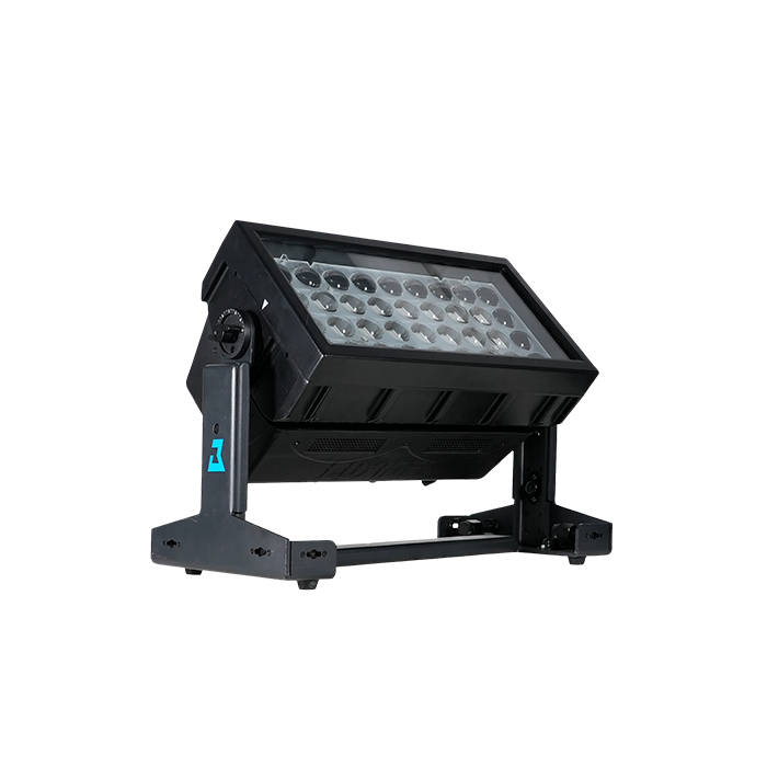 B P9Z; projecteur de surface à 36 LED RVBB de 15W, IP 65, zoom motorisé 7-58°, pilotage par segments, DMX